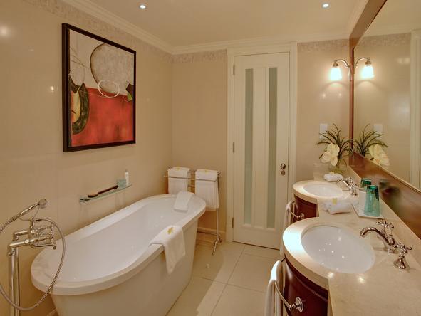 Sugar Beach Resort - luxury bathroom